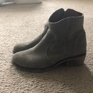 Urban outfitter ankle booties